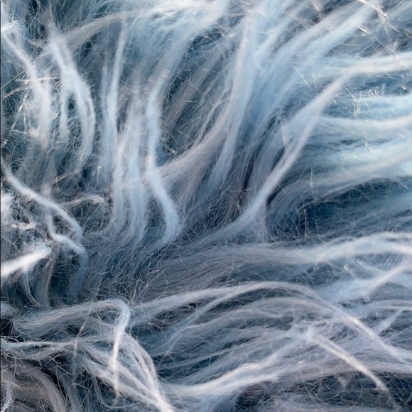 Meet your Posher, Aia - Picture 1 of 1